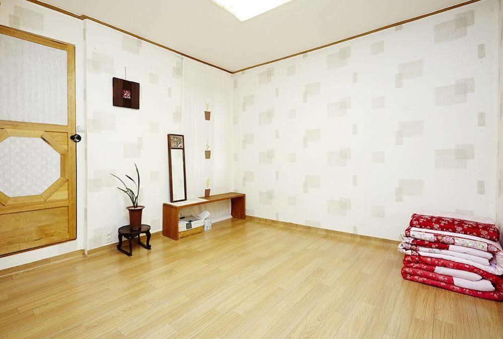 Vine Hanok Guesthouse Seul Esterno foto