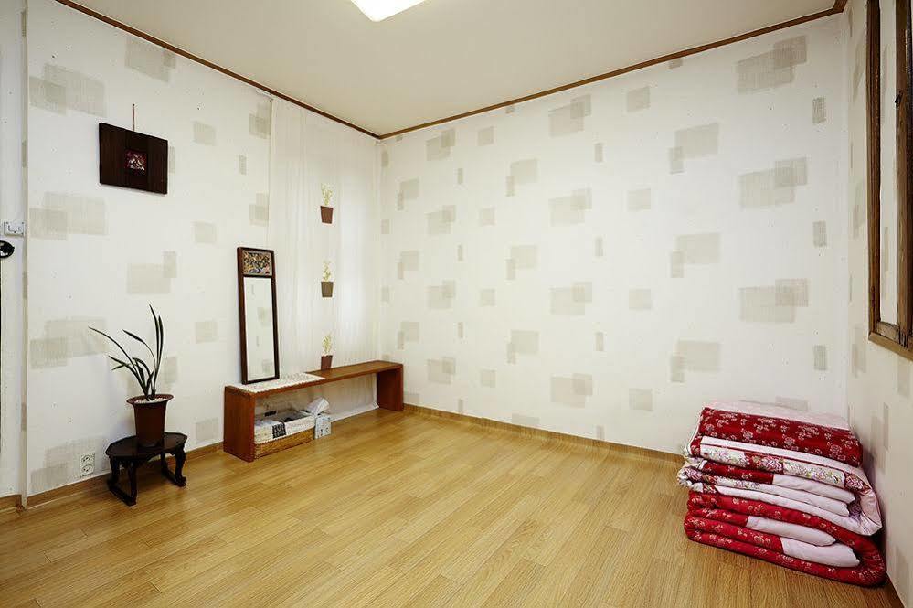 Vine Hanok Guesthouse Seul Esterno foto